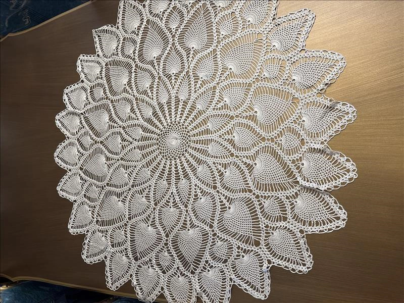 رومیزی گرد کاجی خیلی بزرگ